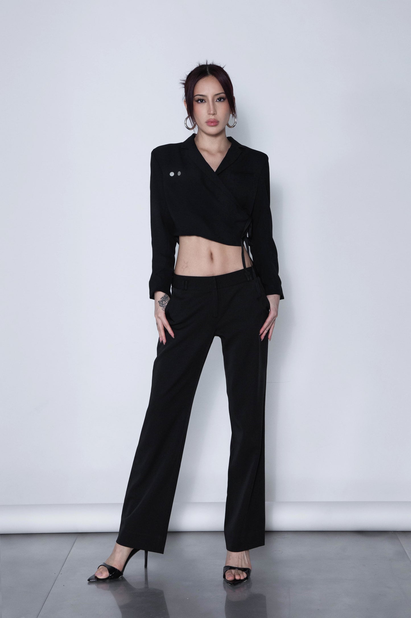 NALA CROP BLAZER (BLACK)